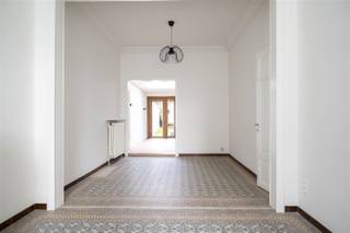 Ruime vernieuwde en energiezuinige woning. Op zoek naar een ruime en instapklare woning? Ontdek deze recent gerenoveerde woning met een uitstekend...