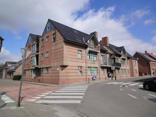 KASTEELSTRAAT 1/2.2 - SINT-ELOOIS-WINKELIn residentie Sint-Elooi, vlakbij de kerk en het dorpscentrum, bevindt zich dit ruime en lichtrijke duplex...