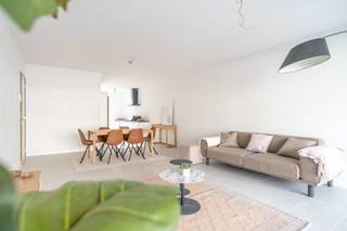 Domein Neerhof is zeer gunstig gelegen in het binnengebied tussen de Neerstraat en Steenweg op Mol. Gesitueerd in een rustige en...