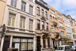 Dit appartement bevindt zich op wandelafstand van het Centraal Station en alle andere toe- en uitgangsmogelijkheden die Antwerpen je te bieden...