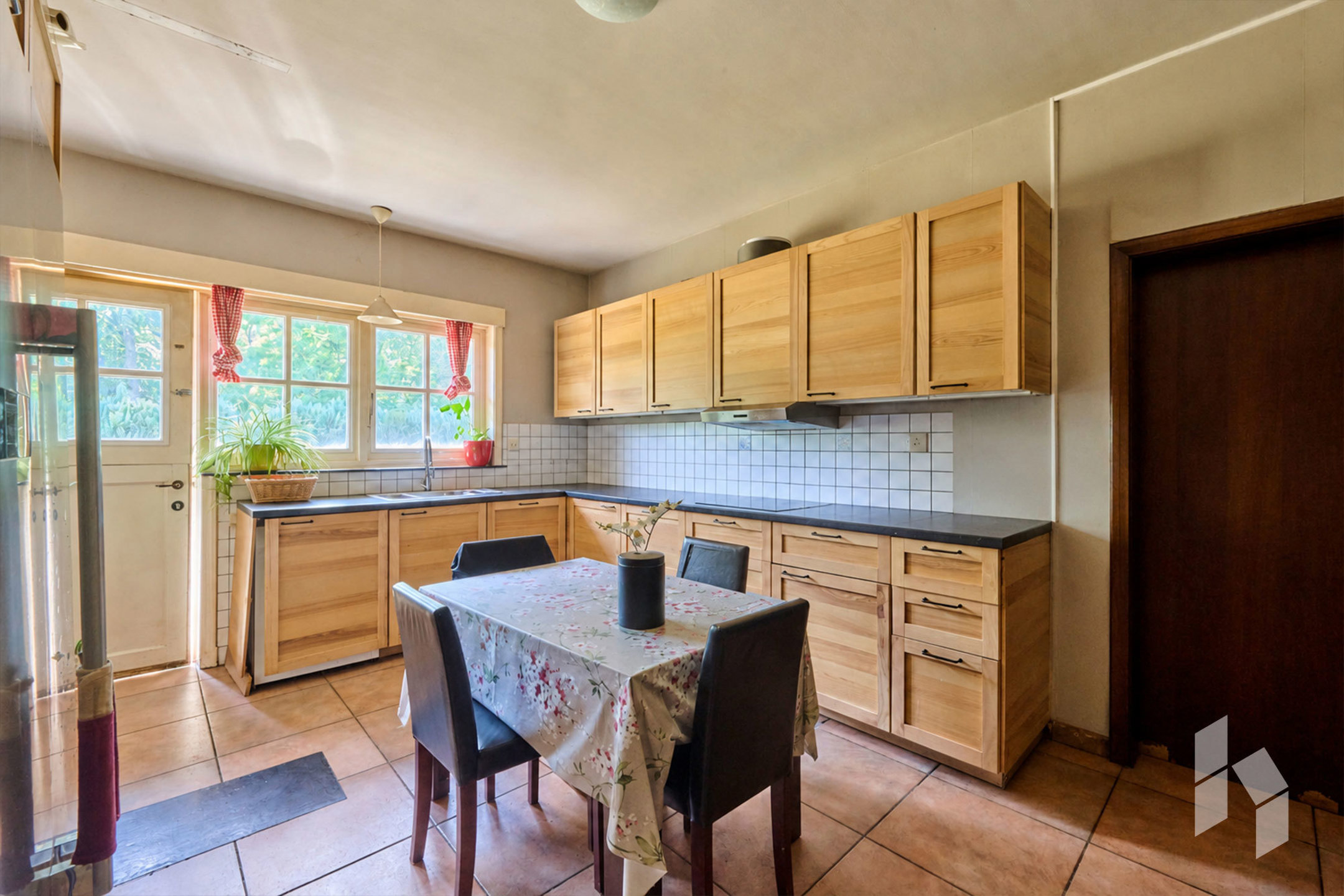 Ruime karaktervolle woning ( 275 m²) met 5 slpks op 837 m²! - foto 5