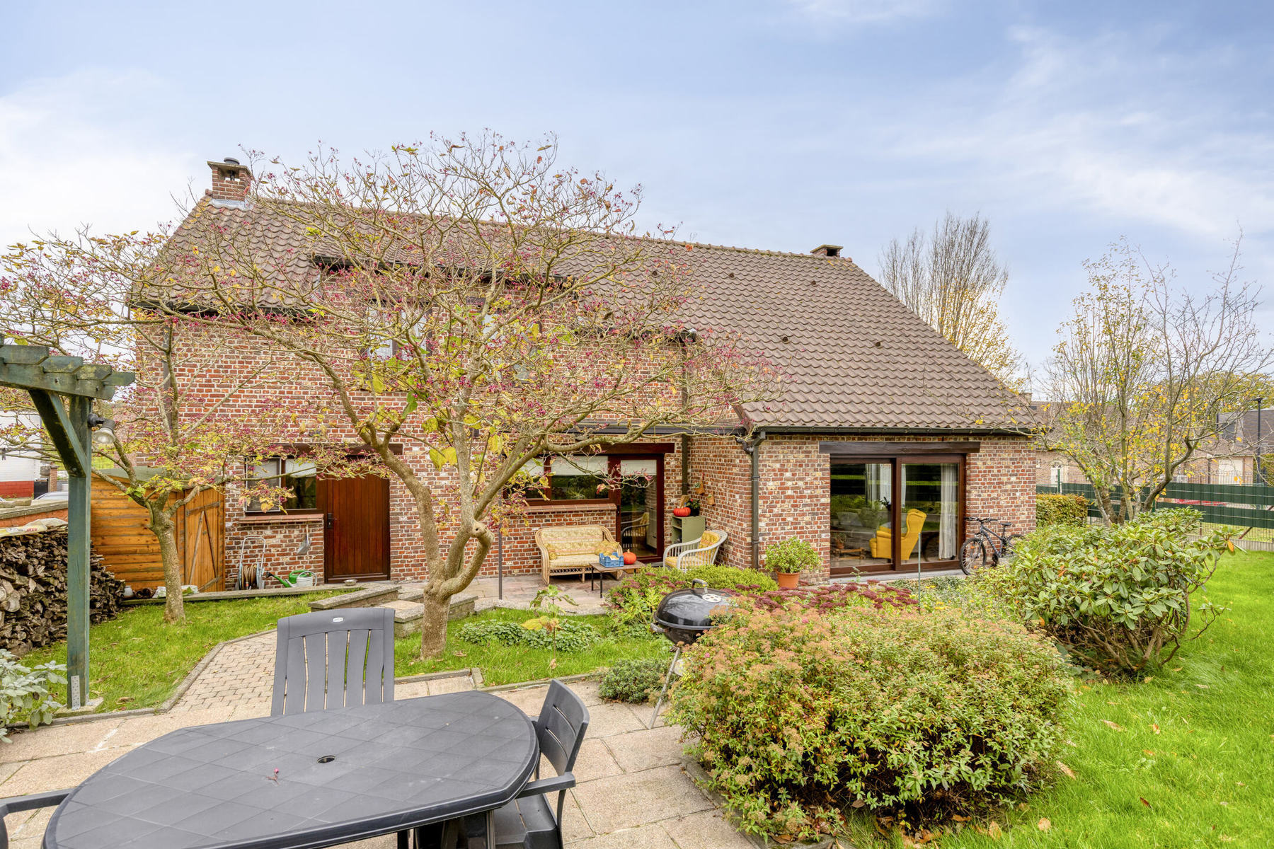 Ruime alleenstaande woning met vier slaapkamers - foto 1