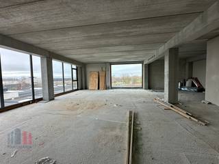 Nieuwbouw kantoor van 142 m² in combinatie met een nieuwbouw magazijn van 180 m² te koop in Zwevegem op amper 900 m van de Oudenaardsesteenweg...