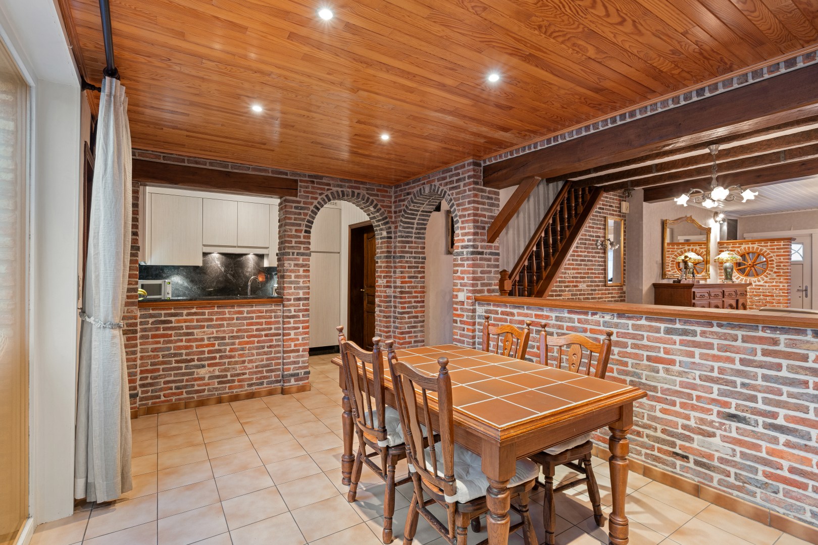 Woning met garage en zonnige tuin. - foto 4