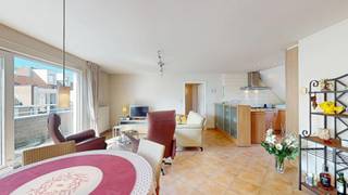Te koop: ruim dakappartement in het centrum van Heist.Dit aangename appartement combineert een centrale ligging met veel licht en comfort. De...