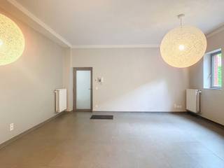 Instapklaar appartement met twee slaapkamers en autostaanplaats op toplocatie!Het appartement is gelegen op de eerste verdieping in het gebouw en...