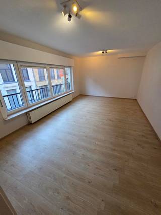 Dit aangename appartement beschikt over twee volwaardige slaapkamers en is ideaal voor wie comfortabel en rustig wil wonen. De volledig...