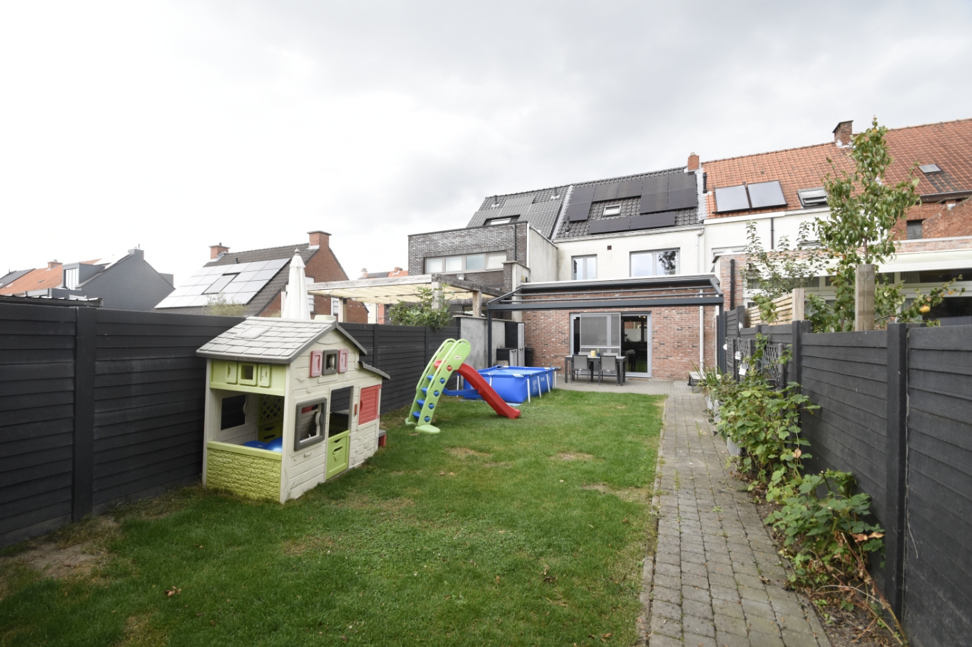 Instapklare gezinswoning met 3 slaapkamers, fietsenberging en tuin in Kruibeke - foto 4