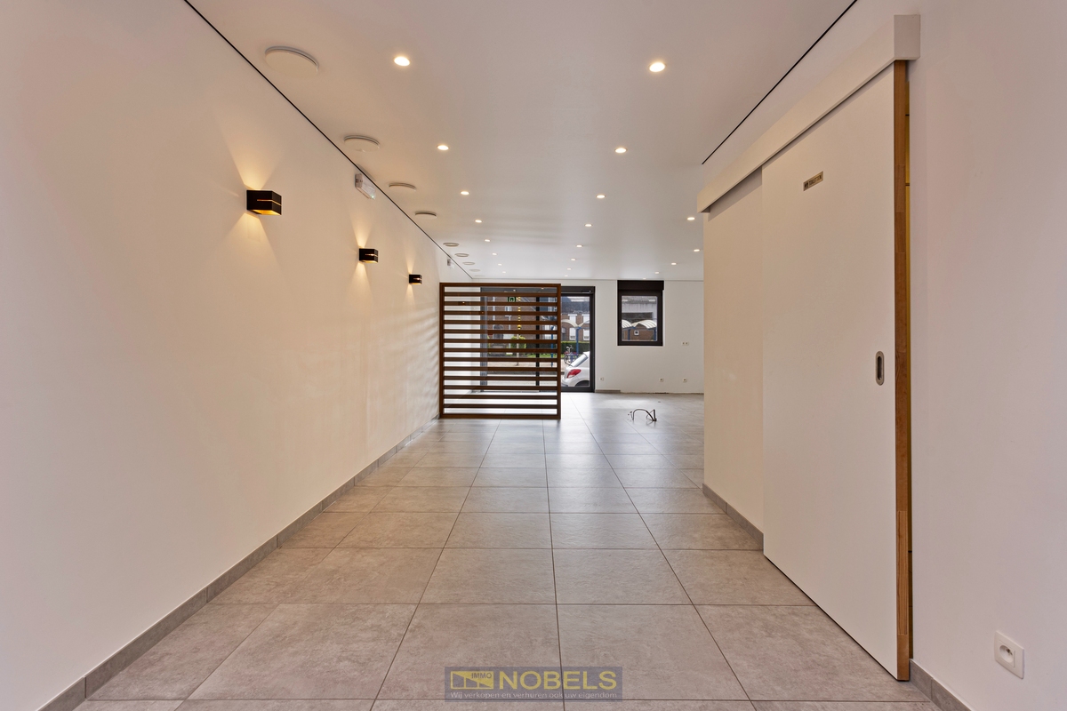 Te huur: veelzijdig handelspand met woonst en tuin in Brakel - photo 5