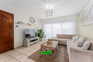 Deze woning bevindt zich in een rustige woonwijk, op korte afstand van het centrum. Zo combineert u het comfort en de bereikbaarheid van...