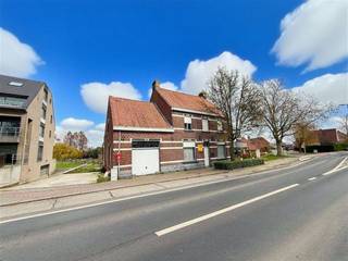 Passendale – Woning (In Casco) met loods. Op een centraal gelegen perceel in Passendale vinden we deze woning in casco staat met aansluitend een...