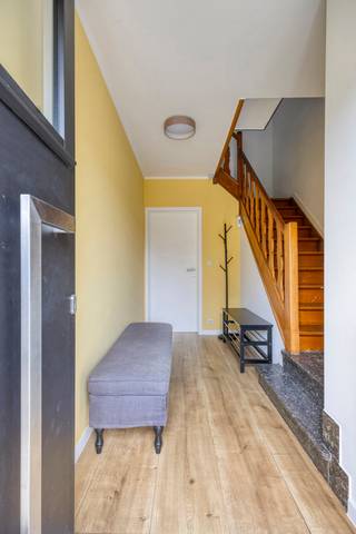 Maison semi-ouverte pleine de charme, idéalement située à Kessel-Lo, où le calme résidentiel se combine parfaitement avec un accès aisé aux...