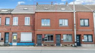 Immo3000 heeft een woning te koop op een zeer goed bereikbare locatie, op de grens tussen Kessel-Lo en Linden.<br /><br />Deze gezinswoning uit 1930 heeft een bewoonbare oppervlakte van 133 m². Het perceel van 378 m² omvat een aangename tuin, een verborgen oase waar u in alle rust kunt genieten van het buitenleven. Of het nu gaat om ontspannen op een zonnige dag of het organiseren van gezellige bijeenkomsten, deze tuin biedt tal van mogelijkheden.<br /><br />Op de benedenverdieping vinden we een leefruimte met open keuken en een recente gerenoveerde badkamer met zicht op de tuin.<br />Daarnaast beschikt de woning over twee ruime slaapkamers, ideaal voor gezinnen of als werk- of hobbyruimte.<br /><br />Dankzij de ligging bent u niet ver van natuur en rust, terwijl u toch vlot toegang heeft tot alle nodige voorzieningen in de omgeving, ideaal voor wie op zoek is naar een nieuwe thuis met veel potentieel!<br /><br />Wordt dit je nieuwe thuis? Bel 016/603000 voor een afspraak.