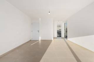 In een rustige, jonge woonwijk aan het einde van een doodlopende straat vindt u deze moderne nieuwbouwwoning die uitblinkt in licht, ruimte...