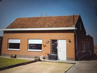 Zeer rustig gelegen woning met achterliggend agrarisch verzicht in een straat met nauwelijks verkeer. Goed gelegen met gunstige verbinding naar...