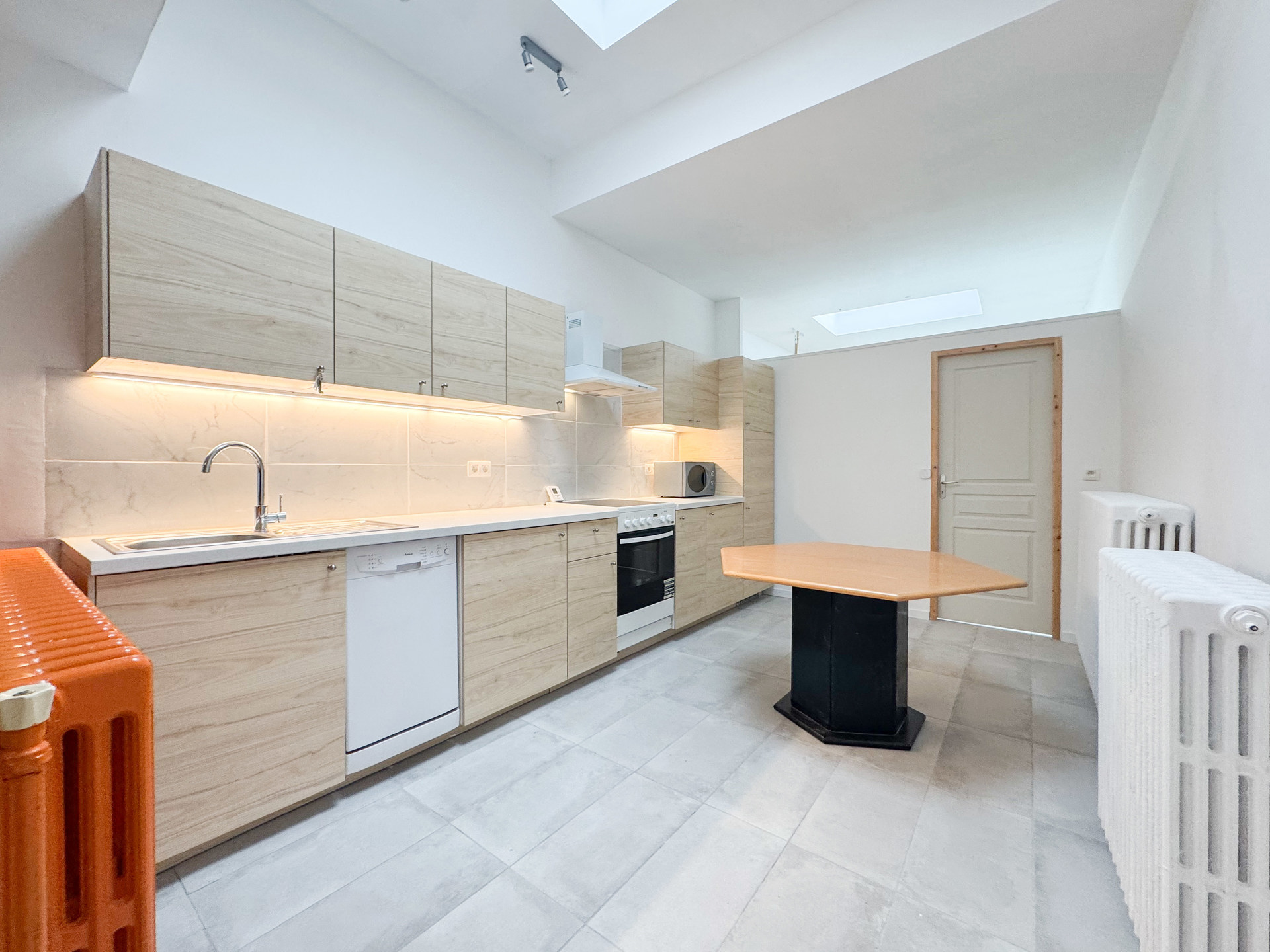 Ruim gelijkvloers pand met talloze mogelijkheden - foto 5