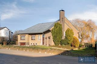 Square Estate presents this charming villa to renovate, located in the heart of a residential neighbourhood in Wambeek. This four-sided house is...