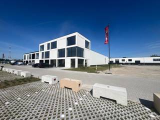 BTS bedrijfsgebouwen - magazijn 1.200m² met kantoor/showroom van 732m²Strategische ligging in de noordrand van Antwerpen, op een steenworp van de op-...