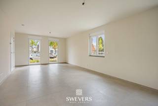 Voor meer info en foto’s, surf naar www.swevers.be – Modern nieuwbouwappartement op het gelijkvloers van een kleinschalige residentie met slechts...