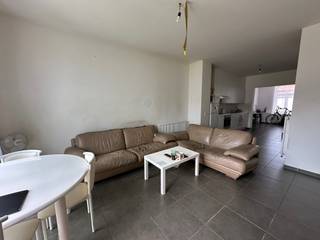 INSTAPKLARE WONING MET 3 SLAAPKAMERS EN ZUIDGERICHTE TUIN – WERVIKOp zoek naar een instapklare woning met een vlotte ligging en zonnige tuin?Deze...