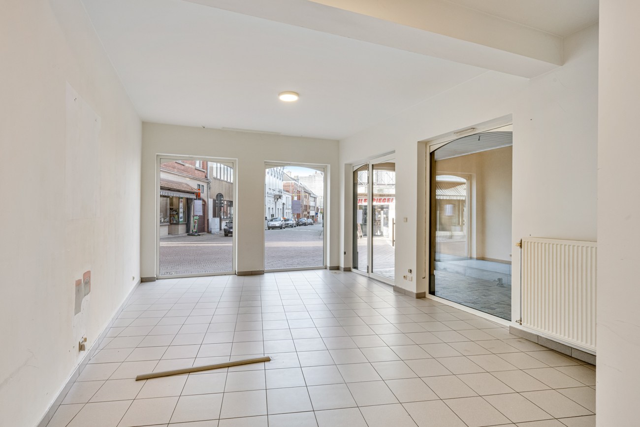 Opbrengsteigendom: commercieel pand en 2 appartementen : CENTRUM - foto 2