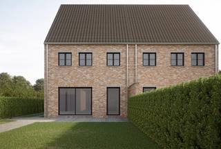 Landelijke eengezinswoning gelegen in een rustige, residentiële omgeving. Deze halfopen bebouwing wordt casco geleverd: in ruwbouw, water...