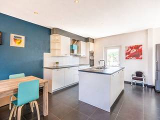 In een kleinschalige residentie die gelegen is op de Veurnestraat 116 (De Panne), stellen wij u dit instapklare appartement op de eerste...