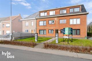 Dit instapklare appartement werd in 2019 volledig gerenoveerd en combineert hedendaags wooncomfort met een uitstekende energiezuinigheid en...