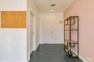 Te huur: handelspand aan de Tervuursesteenweg in Mechelen, gelegen op de stadsrand en nabij scholen, openbaar vervoer en invalswegen.Dit handelspand...