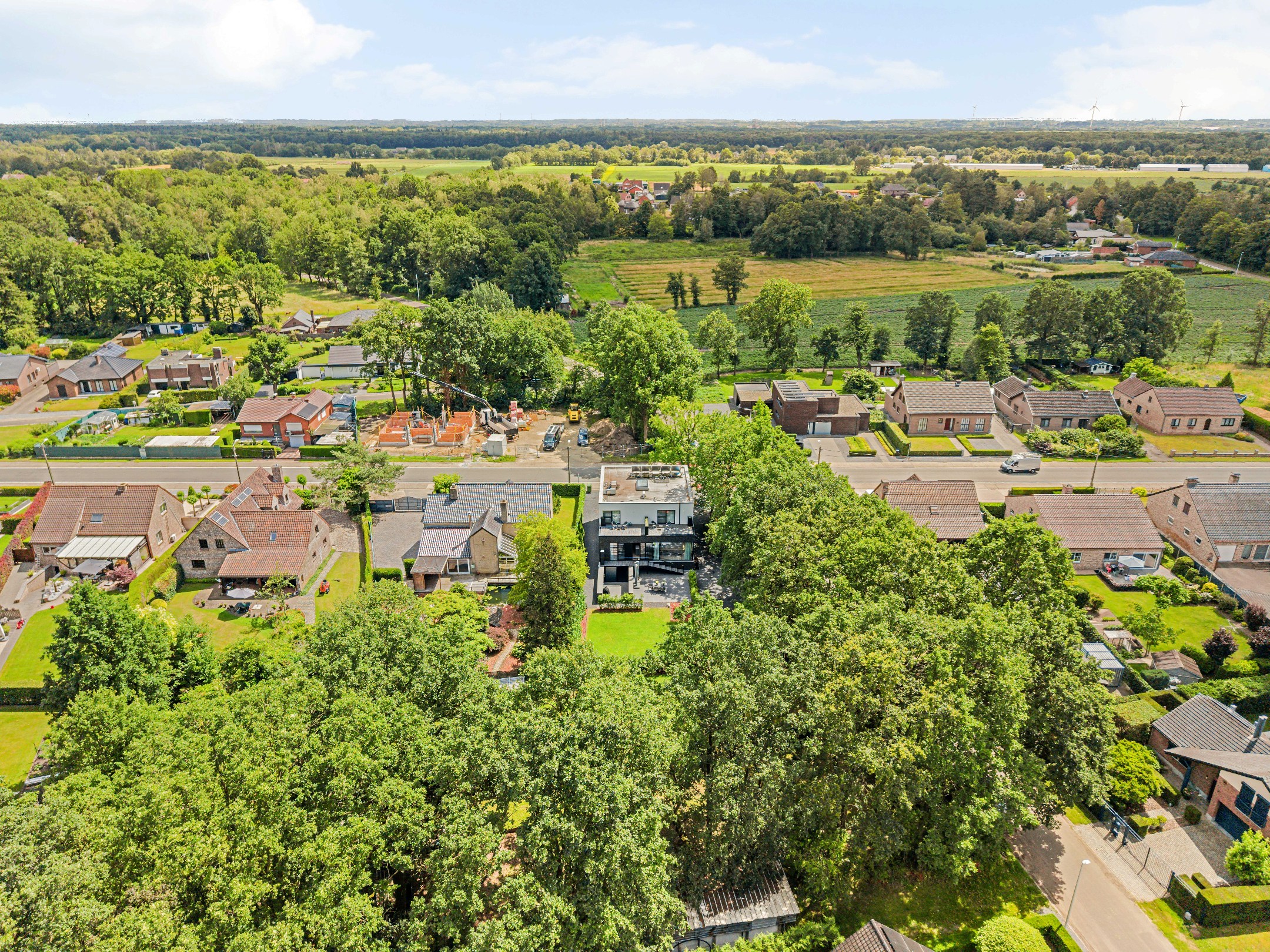 Exclusive multifunctional design villa with luxurious B&B, restaurant and exceptional potential in Zonhoven. - photo 5