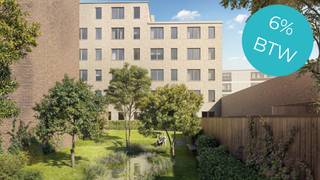 <p><strong>Zegelpark | Duurzaam wonen in het hart van Borgerhout</strong></p>
<p>Wees snel bij Zegelpark, er zijn reeds 9 appartementen verkocht!<br /><br />Zegelpark brengt een frisse wind in de stad: een duurzaam en betaalbaar nieuwbouwproject met 34 stijlvolle appartementen op de hoek van de Zegelstraat en de Hogeweg. De ligging is centraal, rustig en naast een prachtig oud schoolgebouw dat zijn authentieke charme behoudt.</p>
<p>De volledig verharde binnentuin maakt plaats voor een groene, autoluwe parkoase met hoge bomen, een waterpartij, gezellige bankjes en een natuurlijke omheining. Een plek waar bewoners elkaar ontmoeten, ontspannen of tot rust komen.</p>
<p>Fietsers genieten van een ruime en veilige fietsenstalling, terwijl auto’s discreet ondergronds kunnen parkeren in de kelder.</p>
<p>De architectuur van Zegelpark ademt kwaliteit en duurzaamheid. Elk appartement beschikt over een doordachte indeling, royale terrassen en hedendaagse afwerking. Warmtepompen en zonnepanelen zorgen voor een energiezuinige en toekomstgerichte woonervaring.</p>
<p>Langs de straatzijde blijft de majestueuze boom op de hoek behouden, omringd door nieuwe groenzones die het karakter van het project versterken.</p>
<p>Zegelpark speelt in op de nood aan duurzame én betaalbare nieuwbouwwoningen. Compacte, efficiënte appartementen bieden starters een ideale eerste thuis, terwijl de grotere units ruimte bieden aan gezinnen die in de stad willen blijven wonen.</p>
<p>Opnieuw een mooie ontwikkeling gebracht door Van Halme Project ontwikkeling in samenwerking met stabiele, kwalitatieve aannemer ABHR en creatief design architectenbureau AP-R.<br /><br />Koop vandaag aan het gunsttarief van 6% BTW, onder voorwaarden.</p>
<p>Contacteer LISTED voor een persoonlijke projectbespreking: +32 3 283 51 51.</p>