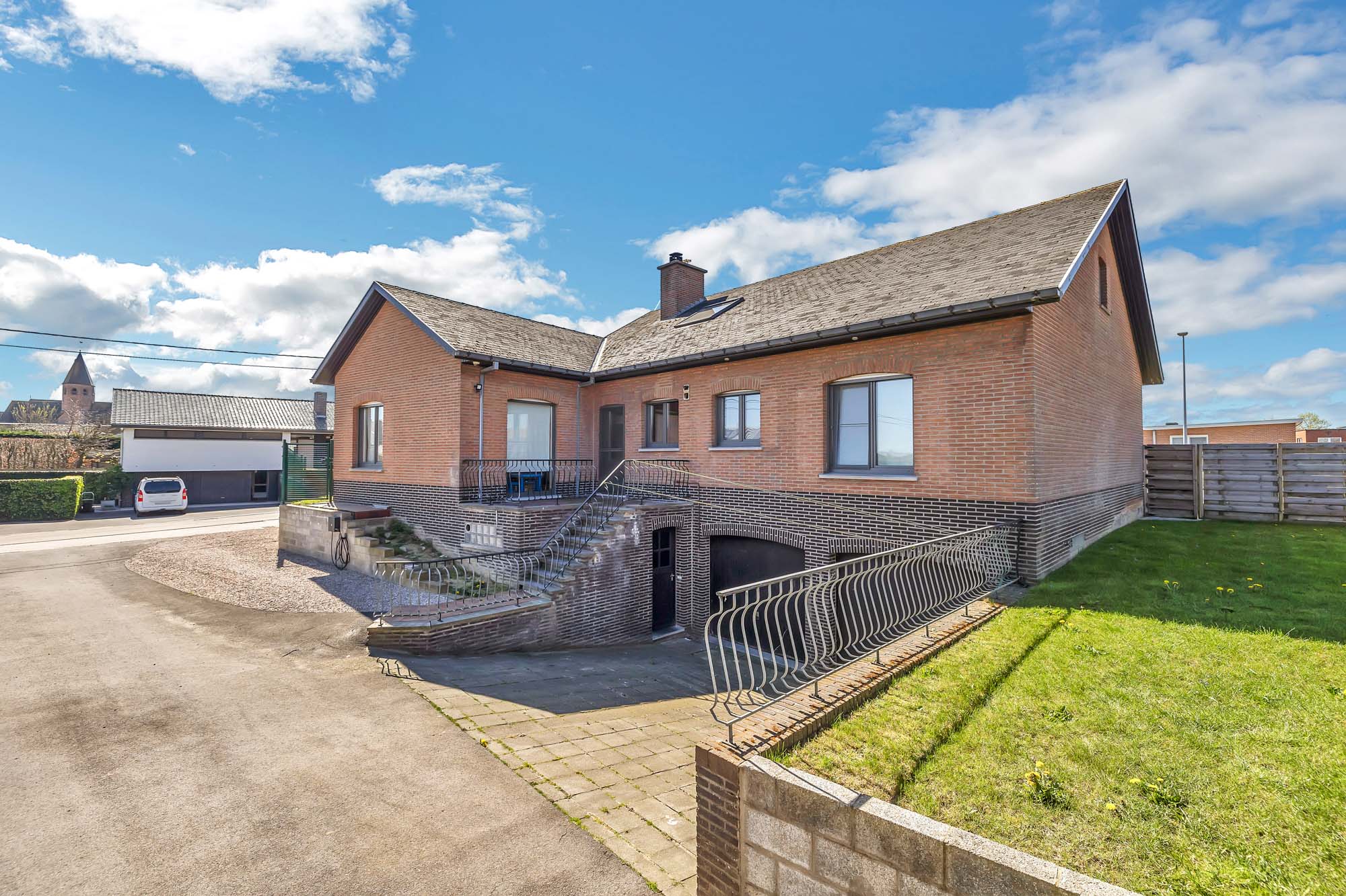 Ruime gezinswoning met 4 slaapkamers - foto 1