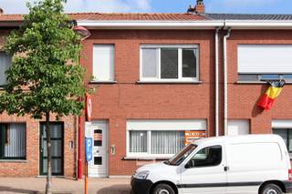 Gezinswoning met zij-ingang gelegen in het centrum van Hoevenen. Winkels, scholen en openbaar vervoer op wandelafstand. Deze woning beschikt over 2 à...