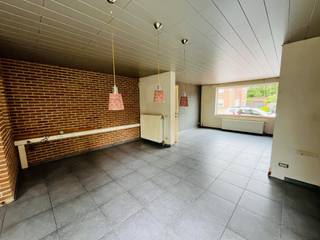 Prachtige woning met 5 slaapkamers te koop in Roeselare.Deze woning is ideaal gelegen, makkelijk bereikbaar door de invalswegen(autosnelweg...)...