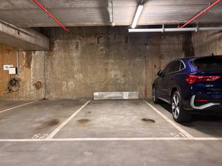 Ondergrondse autostaanplaats op verdieping -2 in de 'Londentower'. Een ruime en goed verlichte ondergrondse parking nabij het nieuwe ZNA Ziekenhuis...