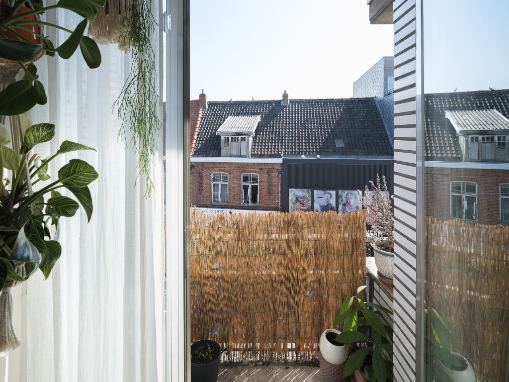 Lichtrijk en ruim 2 slpk appartement op fietsafstand van Gent centrum en wandelafstand van het natuurpark Bourgoyen-Ossemeersen. Een echte opportuniteit door zijn ligging, prijs en potentieel! - foto 5