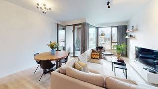 <p>Recent hoofwaardig afgewerkt appartement met ZW terras, gelegen te midden het gezellige Eilandje op wandelafstand van het MAS. <br /><br />Indeling: <br />Ruime inkomhal met separaat toilet. Vanuit de hal heeft u toegang tot de uiterst lichte en zonnige leefruimte. De grote raampartijen, de positionering in het gebouw en de oriëntatie (zuid + west) zorgen voor een zee van licht in het appartement. <br />Volledig ingerichte keuken voorzien van inductievuur, vaatwasser, koelkast, vriezer en combi-oven. Toegang tot ruim zuidgericht terras vanuit de leefruimte. <br /><br />Vanuit de hal bereikt u de ruime master slaapkamer, rustig gelegen aan de achterkant. Hal naar tweede slaapkamer. <br />Ingerichte badkamer voorzien van inloopdouche, dubbele wastafel en tweede toilet. Grote berging met aansluiting voor wasmachine en droogkast. <br /><br />Bijzonderheden:<br />- Hoogwaardig afgewerkt en voorzien van de beste materialen<br />- Raamdecoratie en verlichting aanwezig <br />- Kleerkast in de tweede slaapkamer, TV meubel en planken in de leefruimte blijven<br />- Vloerverwarming en koeling<br />- Zonnewering<br /><br /></p>
