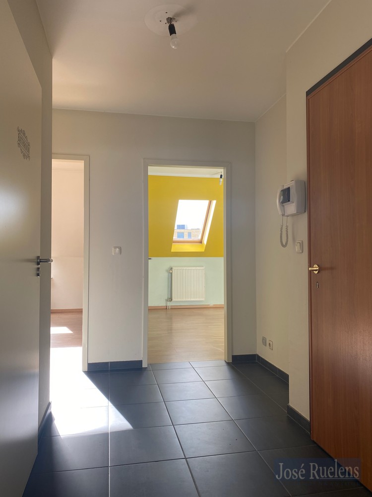 Tof 2-slaapkamer dakappartement met terras en garagebox - foto 4
