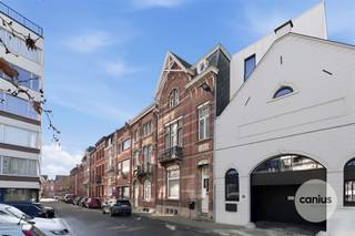 Maison de ville unique avec de nombreuses possibilités au cœur de Saint-TrondVous êtes à la recherche d'une propriété exceptionnelle avec du...