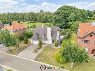 Deze woning is gelegen in de rustige Brugstraat 28 in Godsheide, een geliefde wijk van Hasselt. Je woont hier in een residentiële omgeving waar...