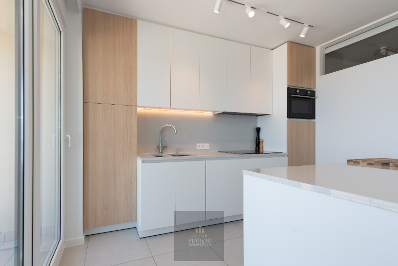 Volledig vernieuwd instapklaar 3 slpk-appartement op de zeedijk. - foto 3