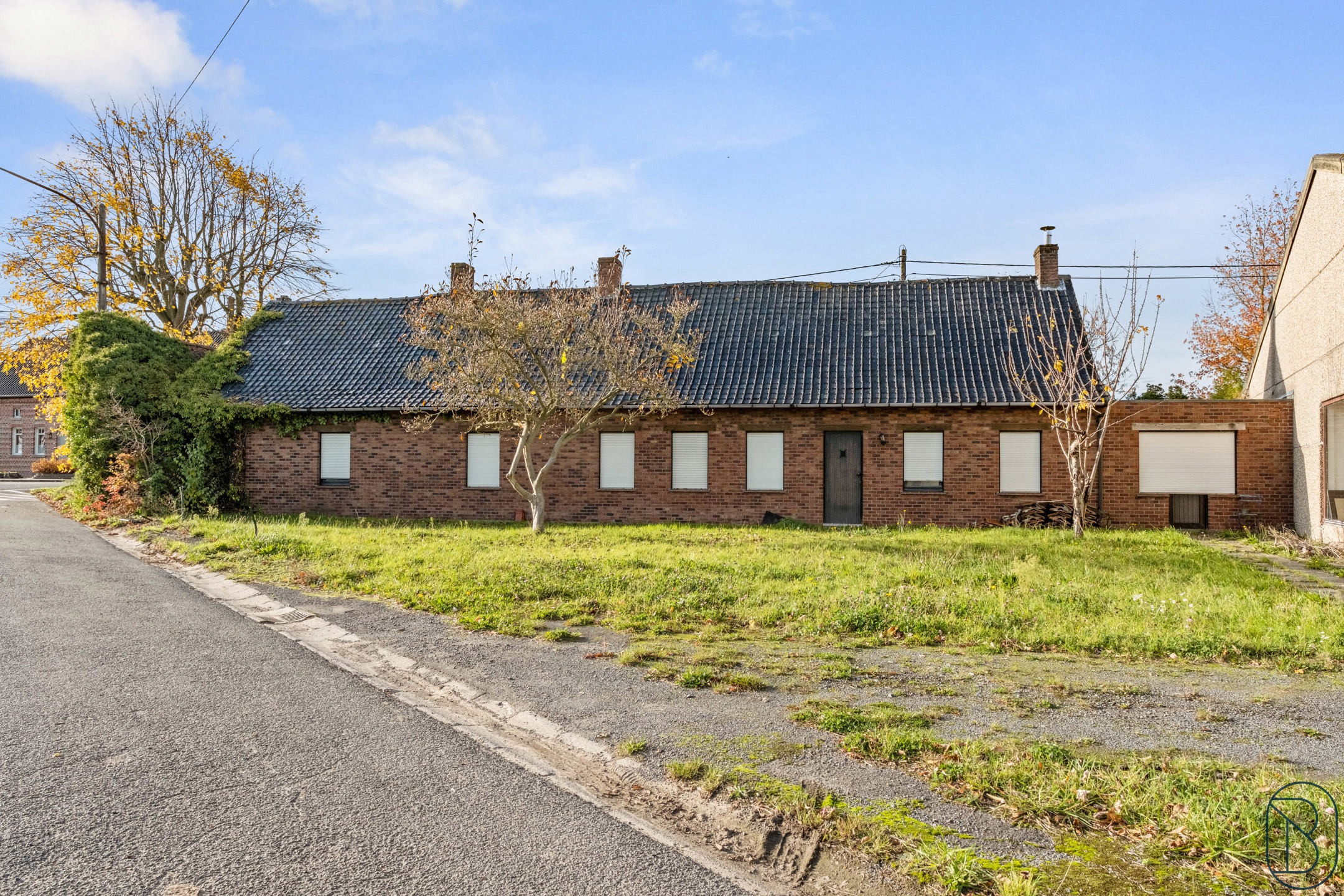 Commercieel gebouw van 750 m² met woning en parking.  - foto 5