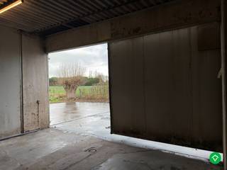 Deze loods / magazijn heeft een oppervlakte van 100m², gelegen langs de Wikkelaarstraat te Vladslo (Diksmuide).Het magazijn kan dienst doen voor...