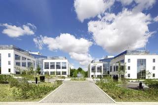 Knappe kantoorruimte van 424 m² te huur op een fantastische locatie met zichtbaarheid vanaf de Ring. De kwalitatieve kantoren (gerenoveerd in...