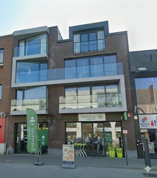 Société immobilière à vendre avec trois propriétés louées dans d'excellents emplacements à Termonde et Strombeek-Bever.1. Local commercial loué à...