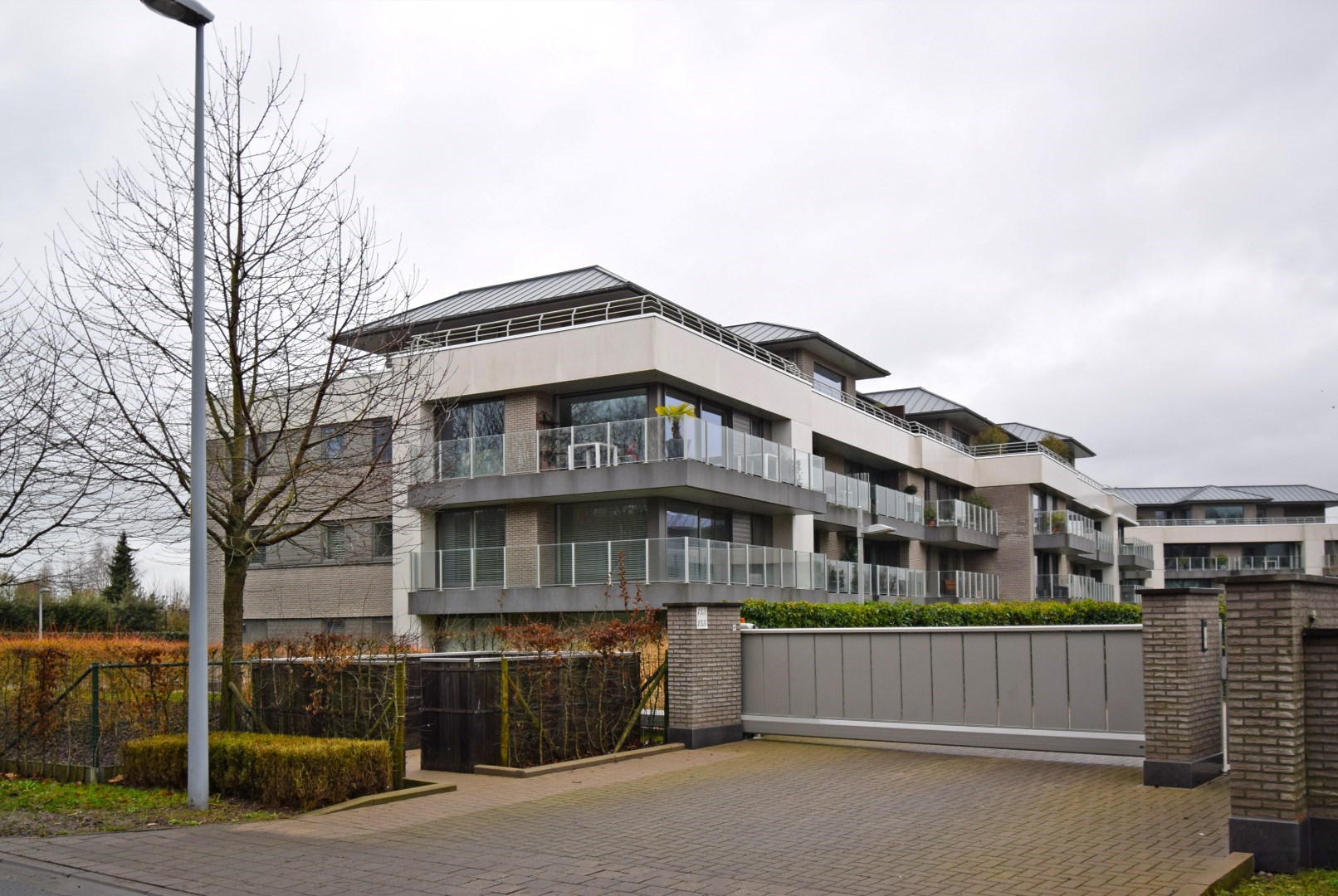 Luxueus afgewerkt hoekappartement te Rumbeke - foto 1