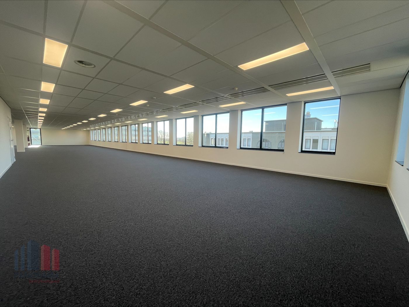 Bureau moderne de 576 m² à proximité de l’A201 - photo 2