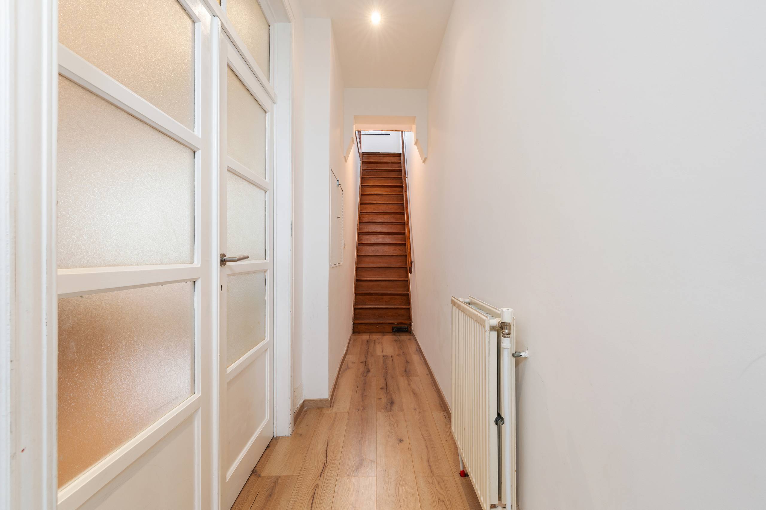 Vernieuwde woning met 3 slaapkamers, 2 badkamer en tuin - foto 5