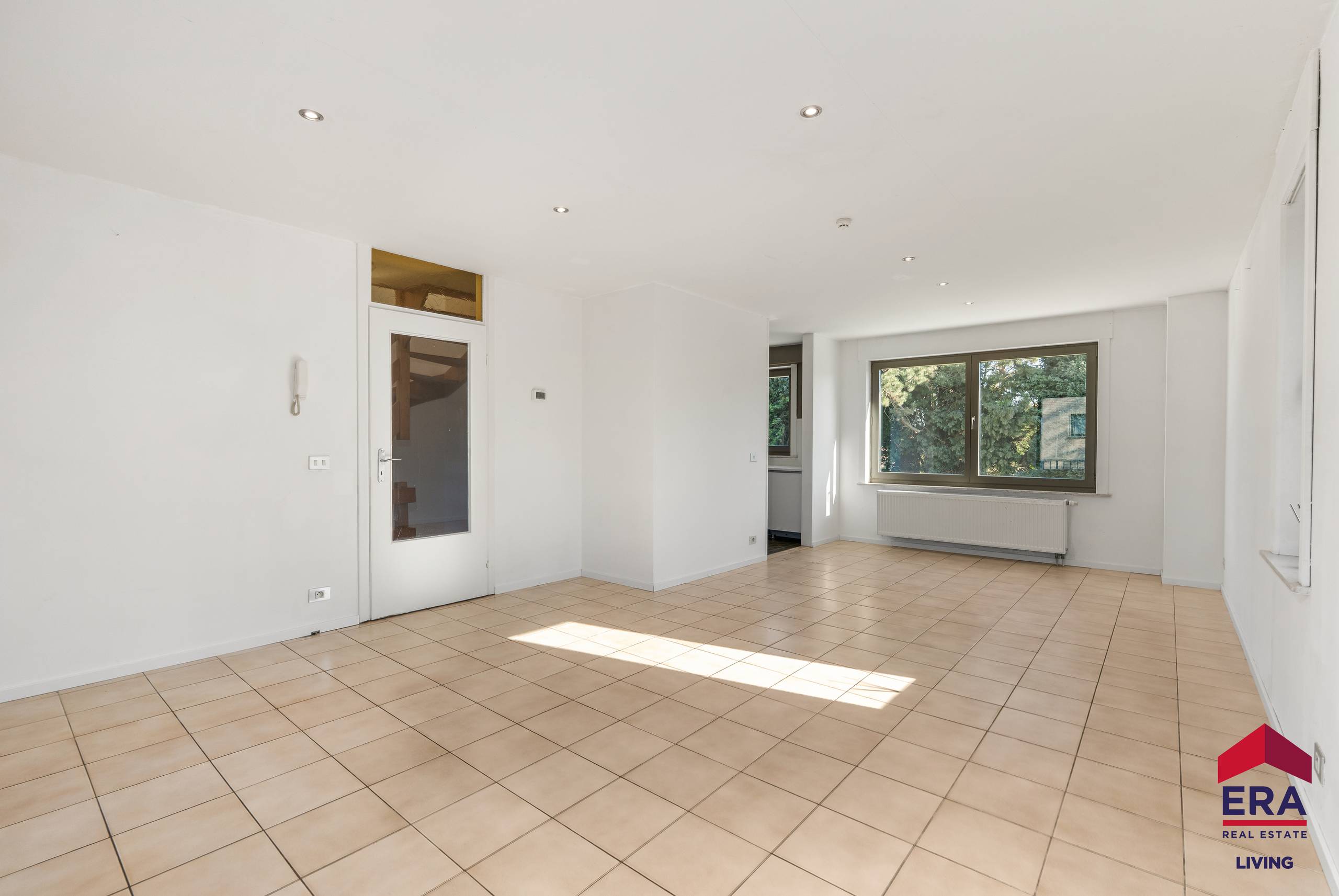 Solide woning met 4 slaapkamers, garage, oprit en tuin - foto 5