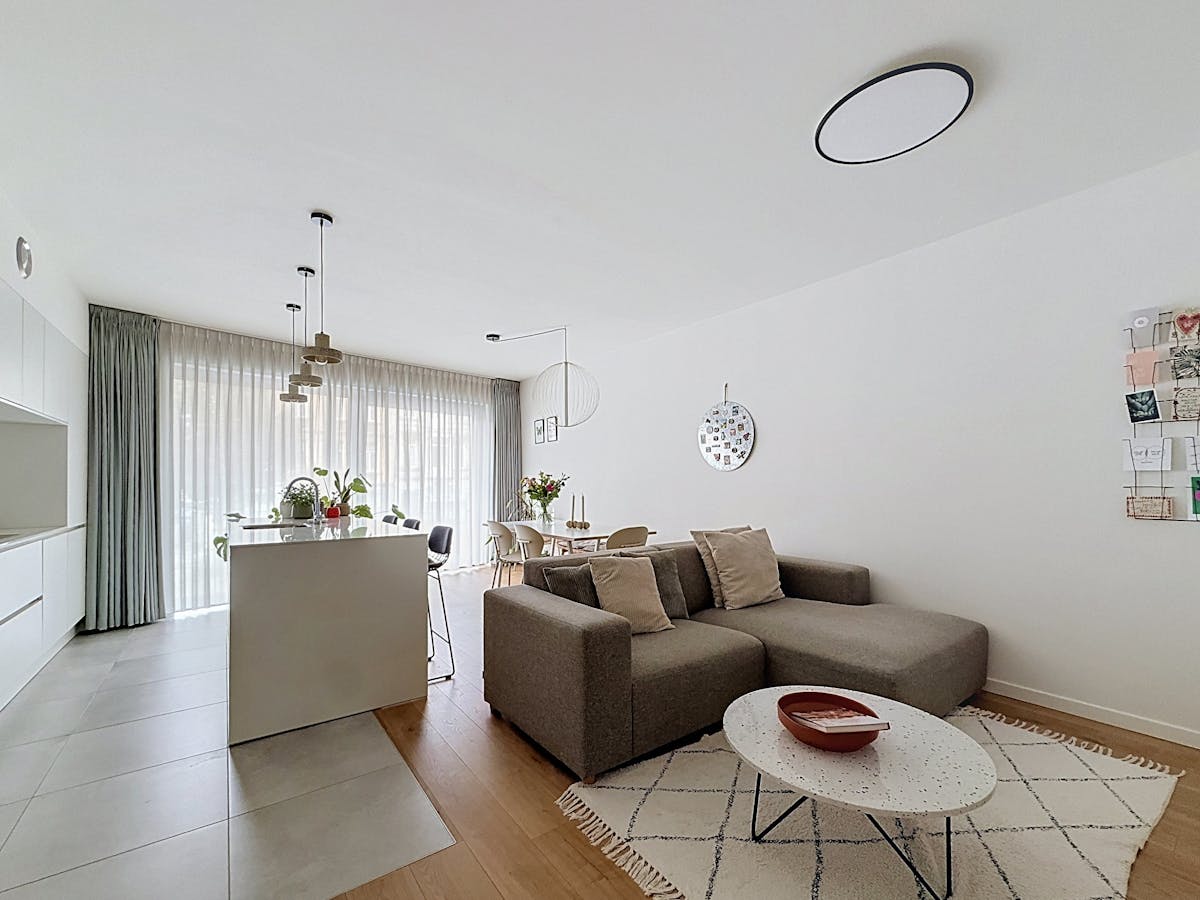 Lichtrijk appartement met 2 slaapkamers te huur in Berchem - foto 3